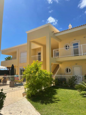 2 Bedrooms Apartment Vale Parra Praia da Galé in a privat Condomínio